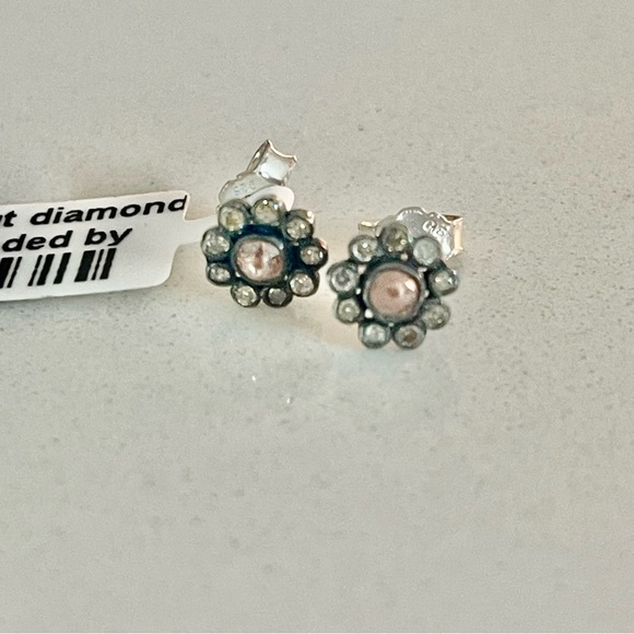 One of a kinds Rose cut Diamond flower Earrings. - Picture 3 of 7